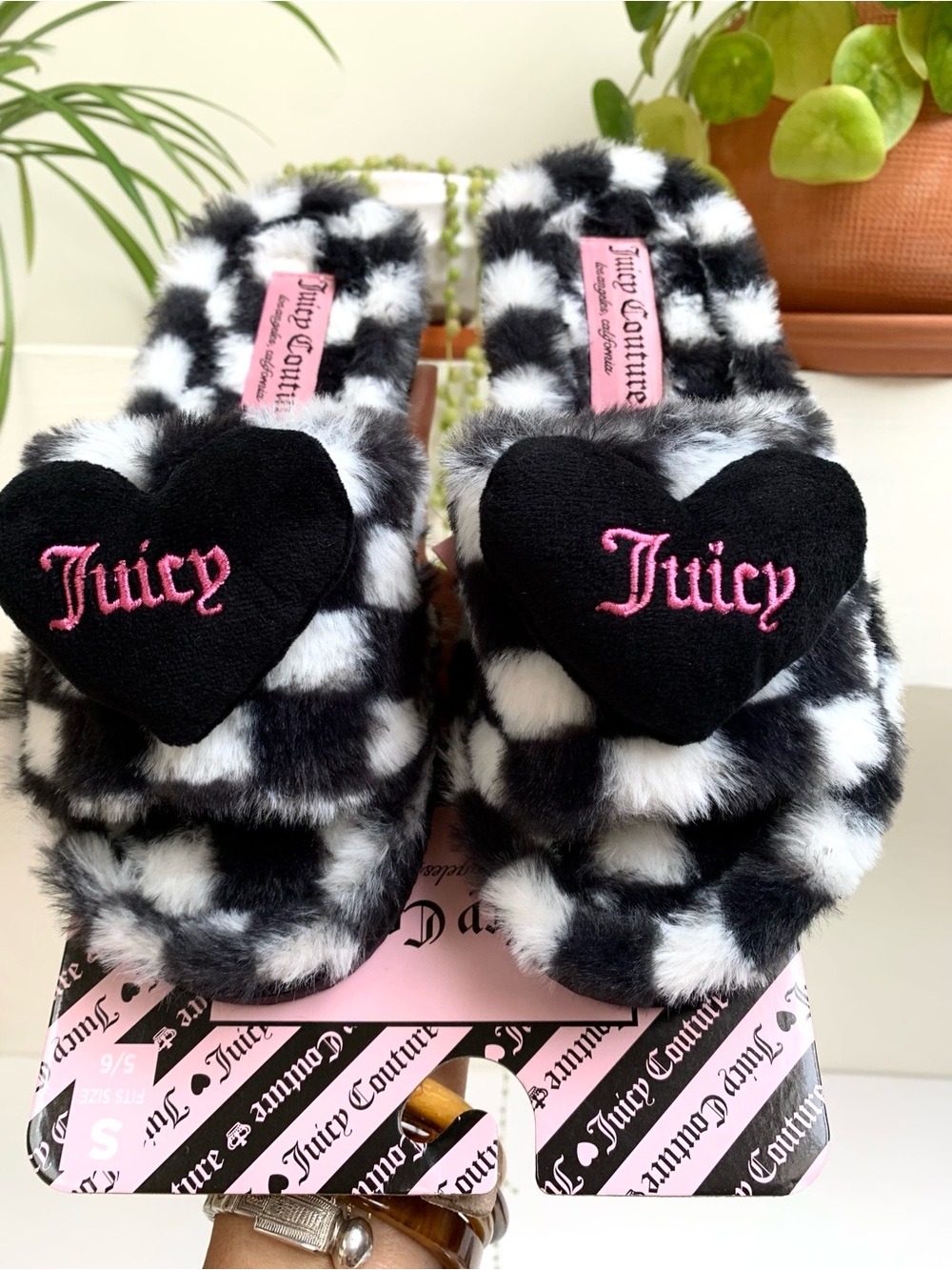 JUICY COUTURE Plush Faux Fur Furry Black White Pink Checkered Sliders Slippers